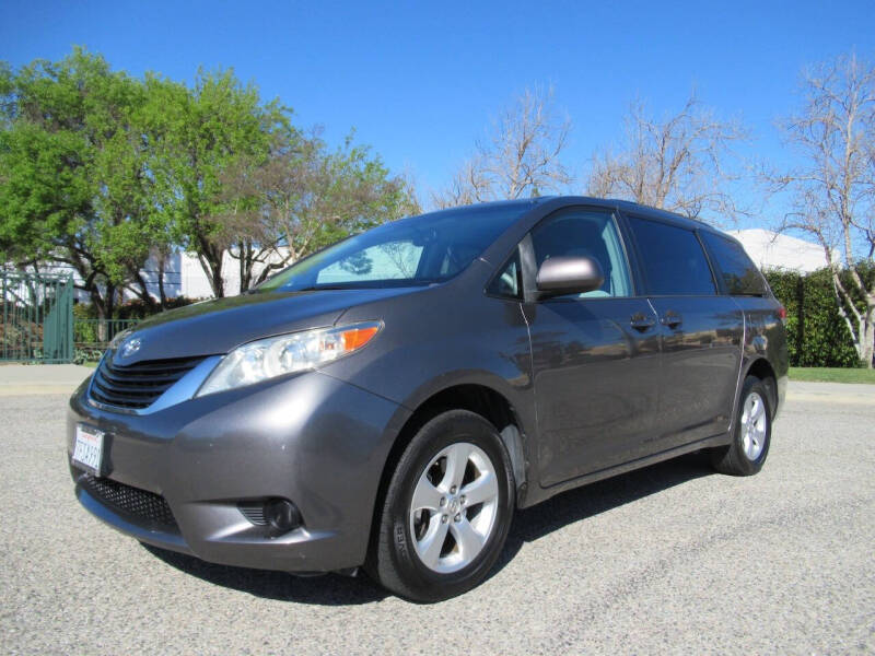 2014 Toyota Sienna LE Mobility 7-Passenger