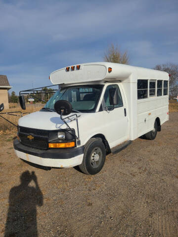 2005 Chevrolet Express Cutaway for sale at D & T AUTO INC in Columbus MN