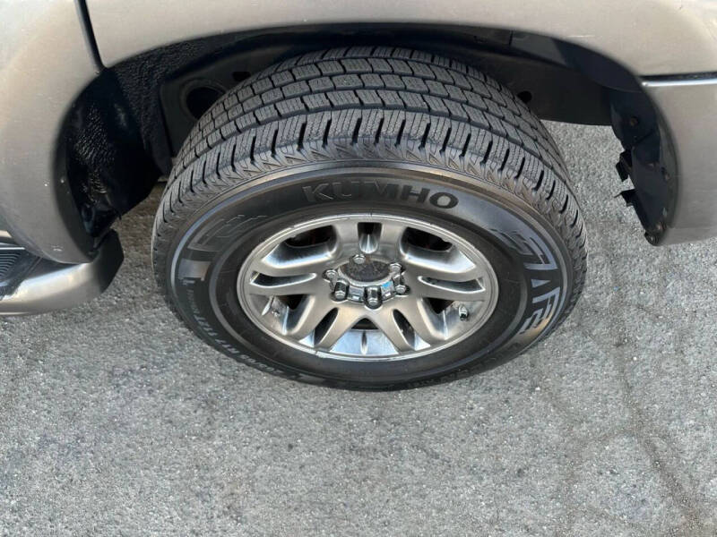 2005 Toyota Sequoia SR5