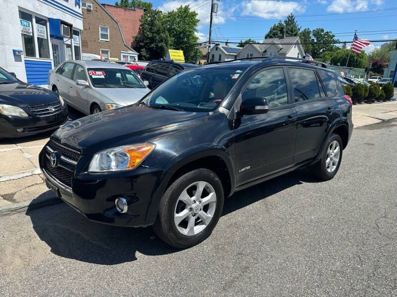 Toyota RAV4's photo