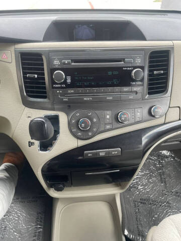 2012 Toyota Sienna