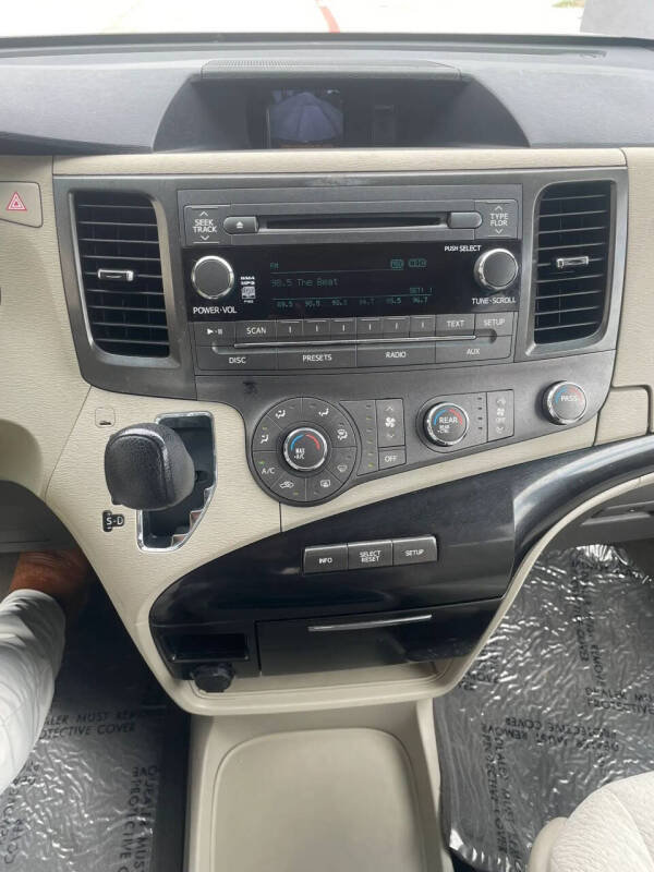 2012 Toyota Sienna