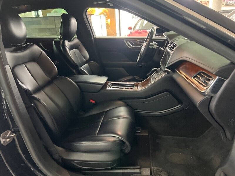 2017 Lincoln Continental Premiere