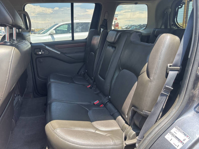 2012 Nissan Pathfinder LE
