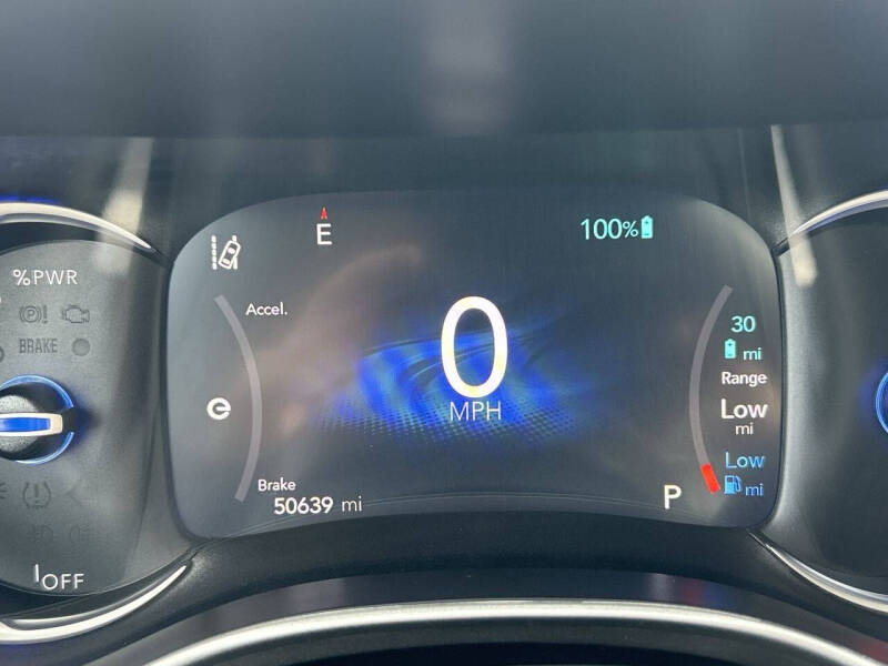 2024 Chrysler Pacifica Plug-In Hybrid Select