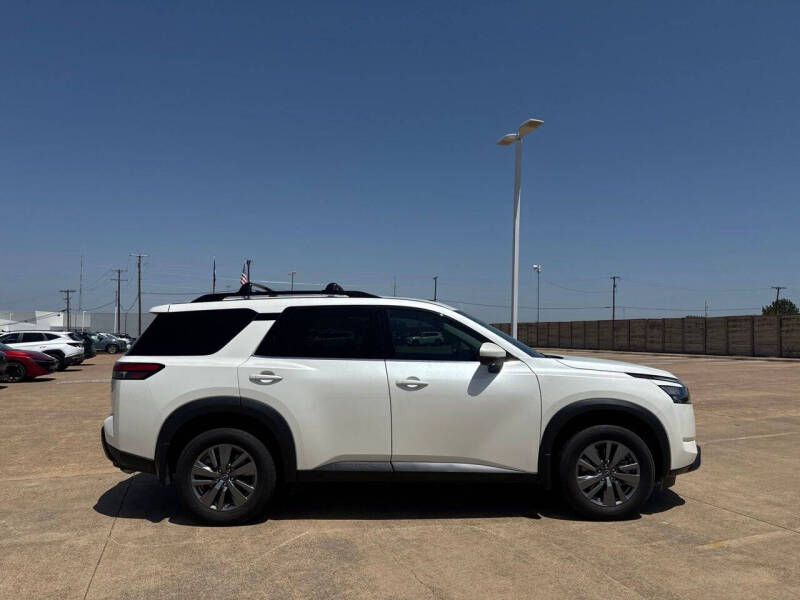 2024 Nissan Pathfinder SV