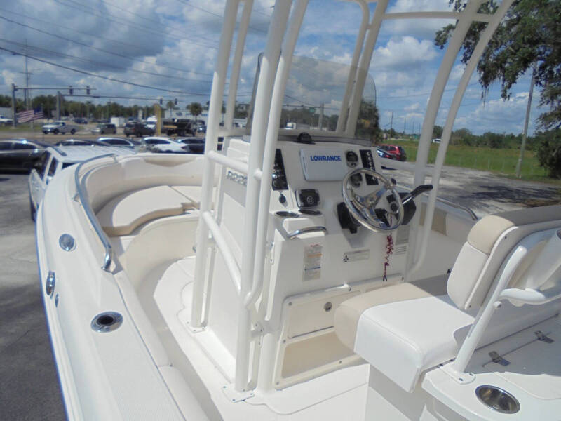2017 Robalo R222