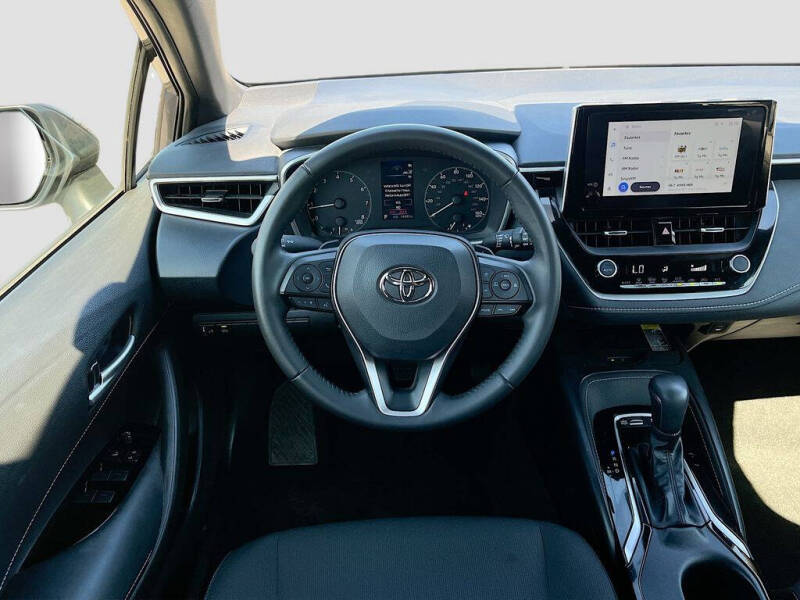 2025 Toyota Corolla Hatchback SE