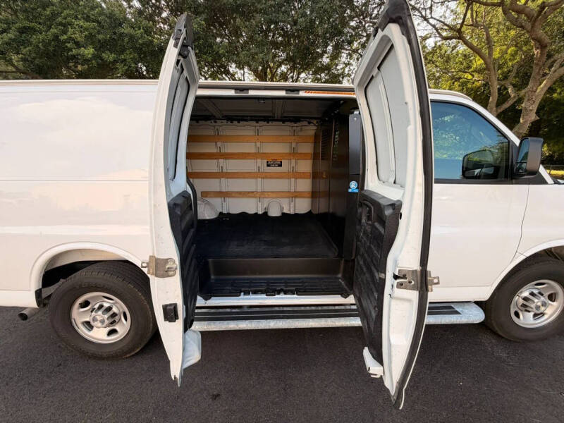 2025 Chevrolet Express 2500