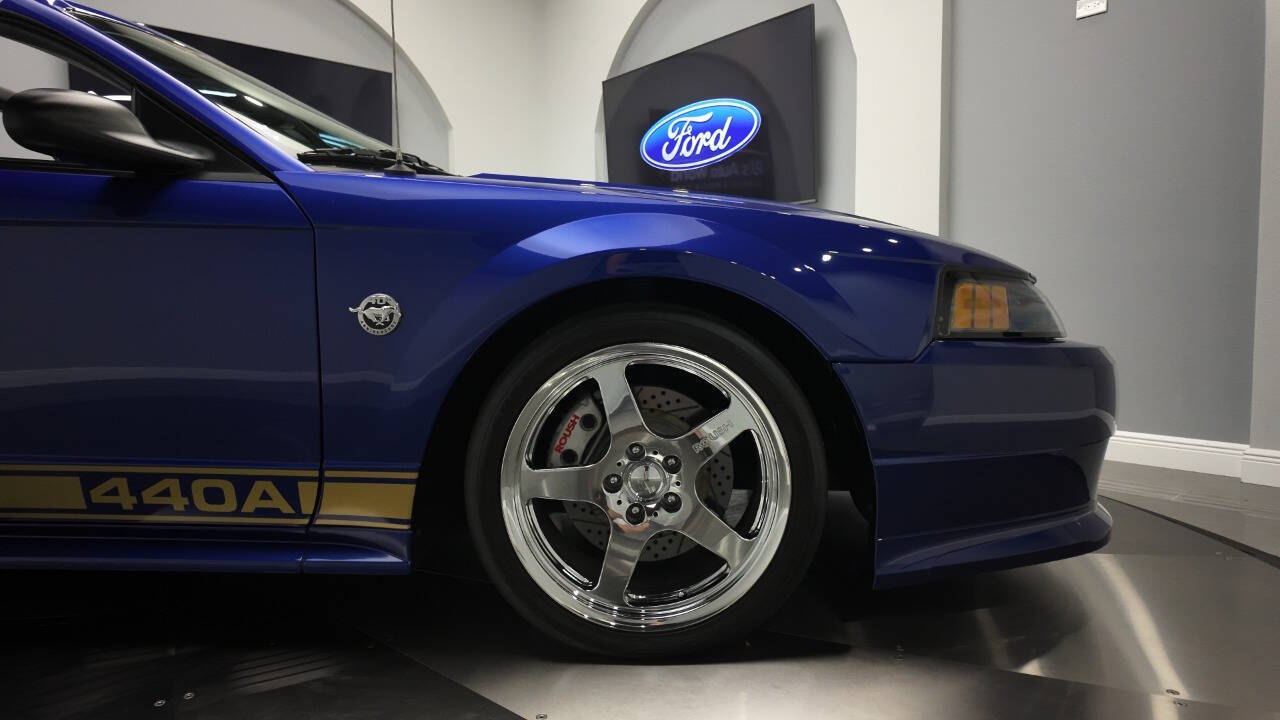 2004 Ford Mustang 13