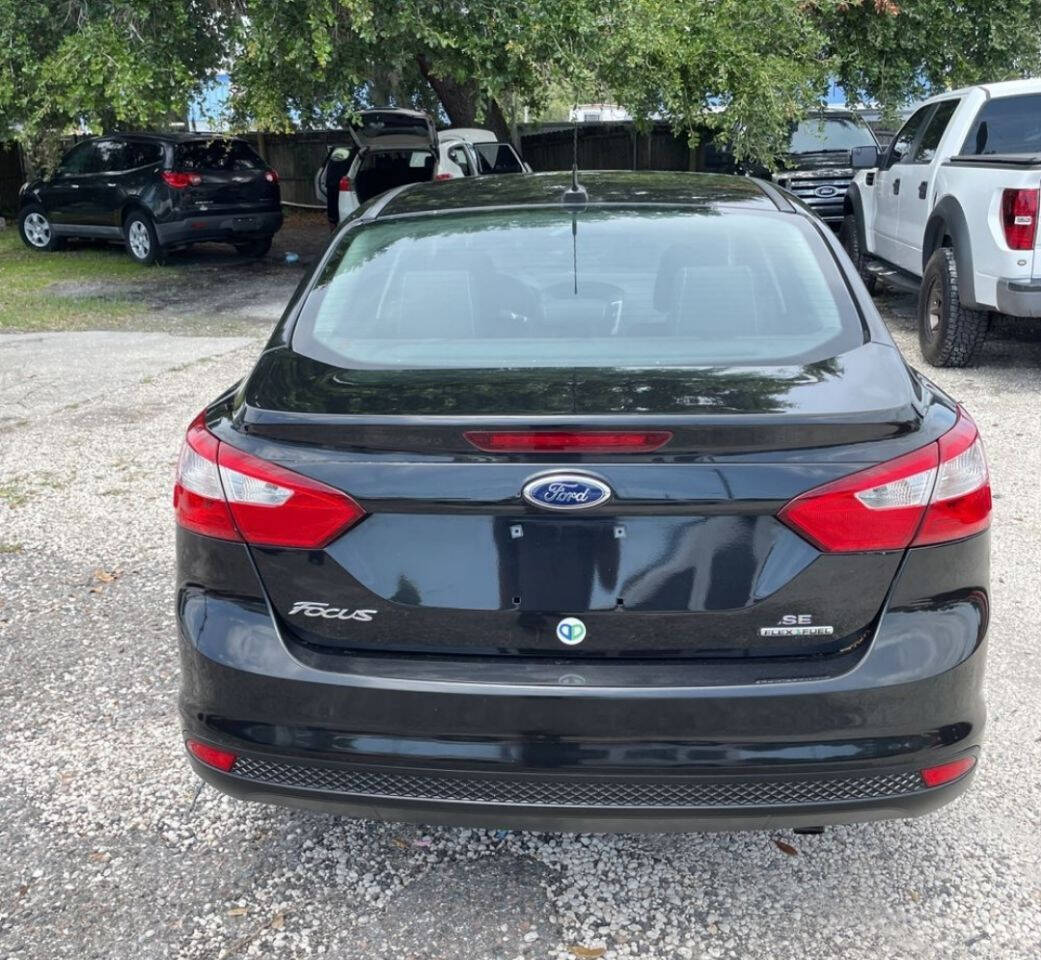 2013 FORD Focus Sedan - $6,900