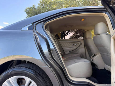 2017 Ford Taurus SEL