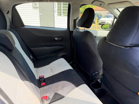 2013 Toyota Yaris 5-Door LE