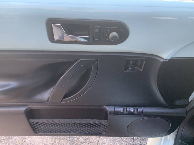 2010 Volkswagen New Beetle Base PZEV