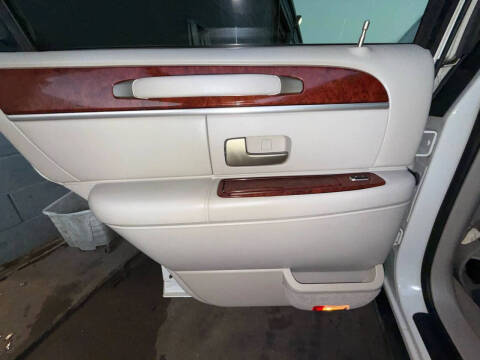 2004 Lincoln Town Car Ultimate
