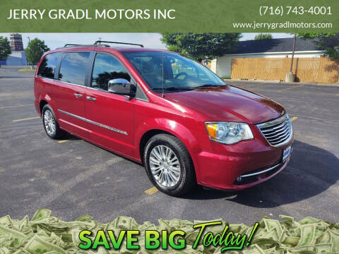 2015 Chrysler Town and Country for sale at JERRY GRADL MOTORS INC in North Tonawanda NY