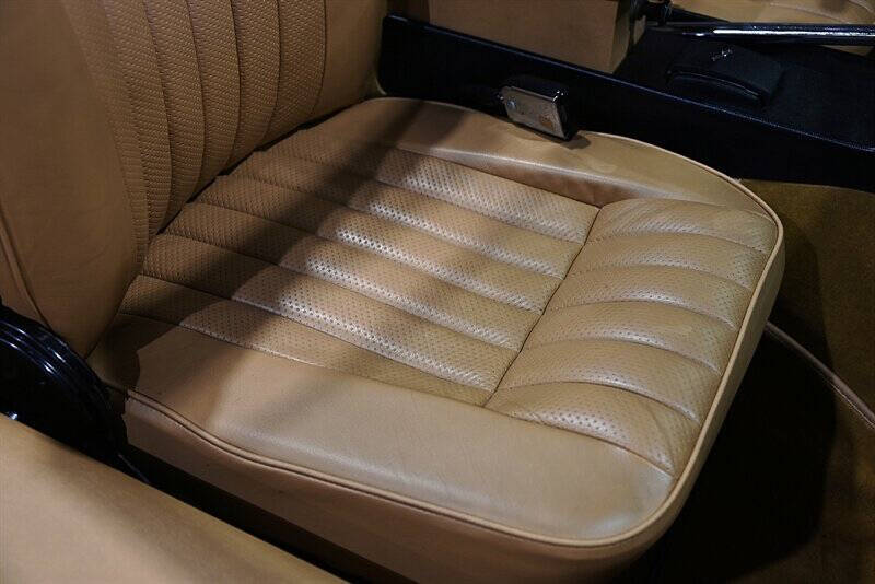 1974 Jaguar XKE 18