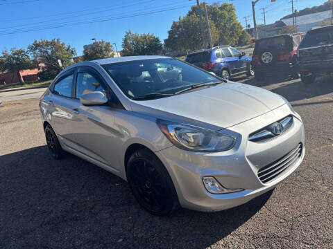 2012 Hyundai Accent GLS