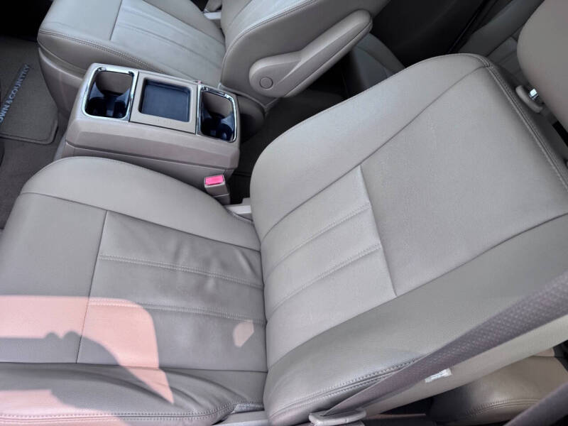 2016 Chrysler Town and Country Touring