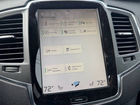 2016 Volvo XC90 T6 Momentum