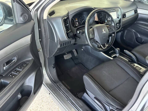 2017 Mitsubishi Outlander ES