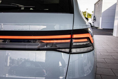 2026 Volkswagen Taos SE Black