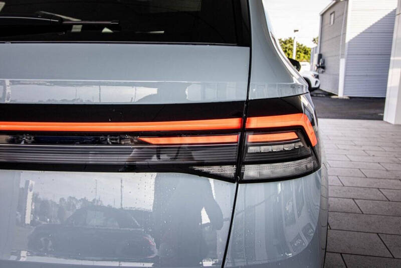 2026 Volkswagen Taos SE Black