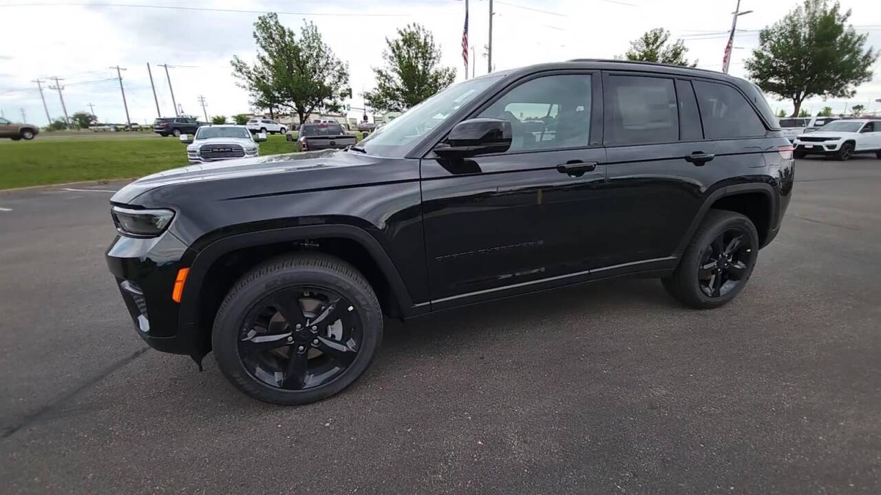 2024 Jeep Grand Cherokee for sale at Victoria Auto Sales in Victoria, MN