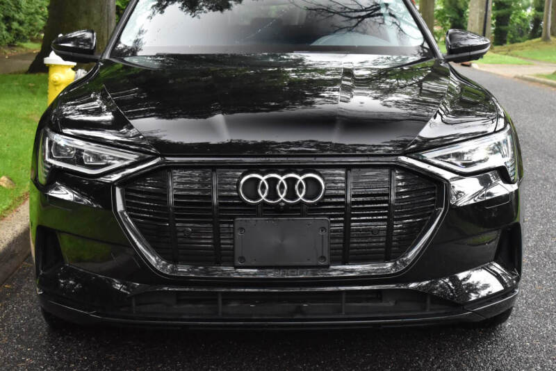 2021 Audi e-tron quattro Premium