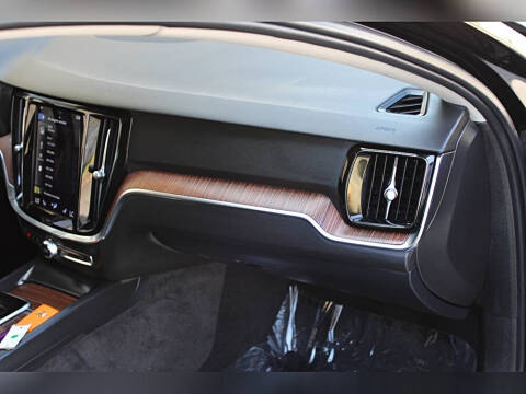 2022 Volvo S60 B5 Momentum