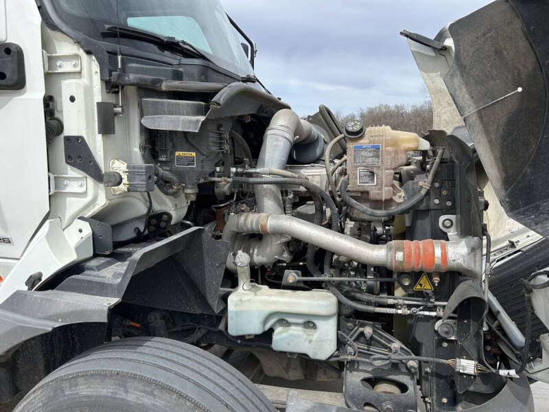 2019 International RH613