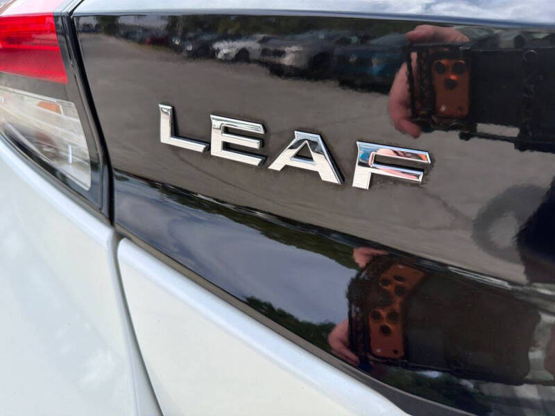 2022 Nissan LEAF SV