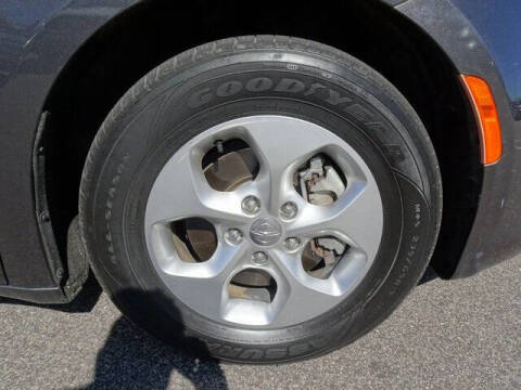 2017 Chrysler Pacifica Hybrid Premium