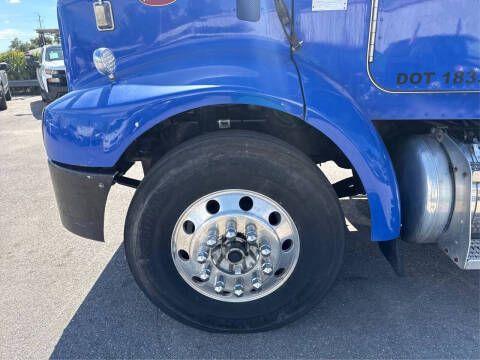 2004 Peterbilt 330