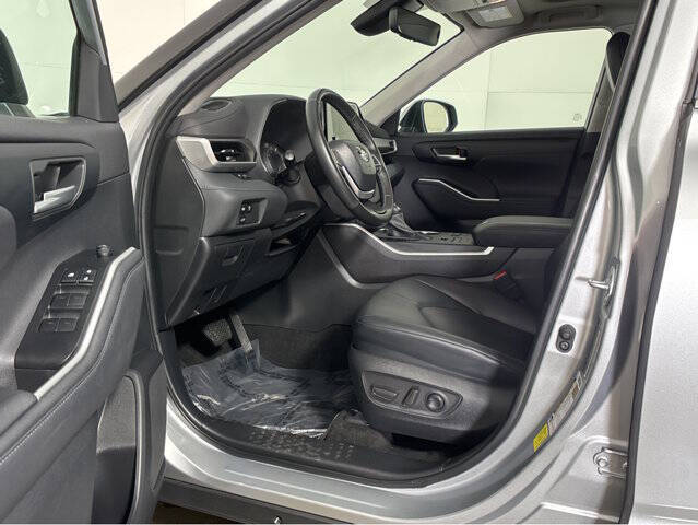 Used 2023 Toyota Highlander L with VIN 5TDKDRBH2PS514928 for sale in Madison, WI