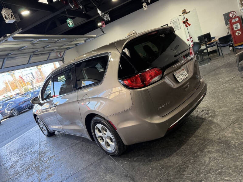 2018 Chrysler Pacifica Hybrid Touring Plus