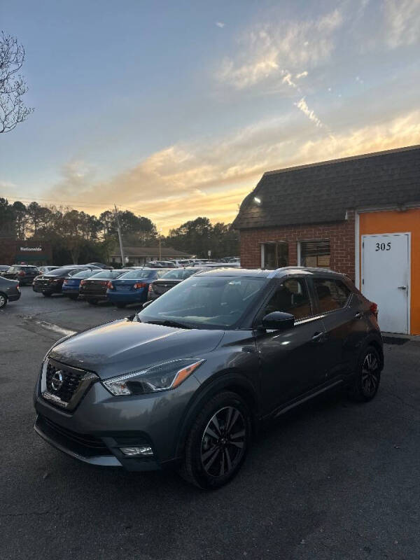 2019 Nissan Kicks SR photo 3