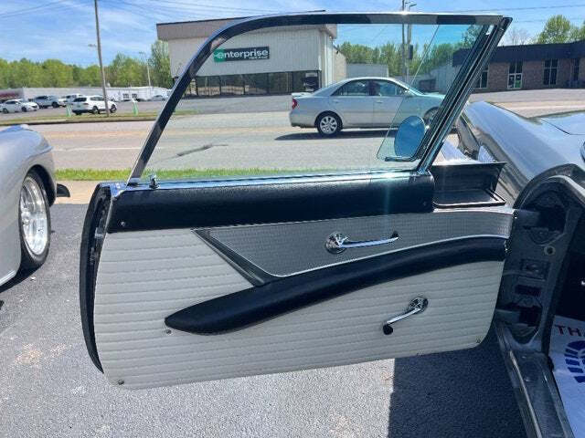 1956 Ford Thunderbird 22