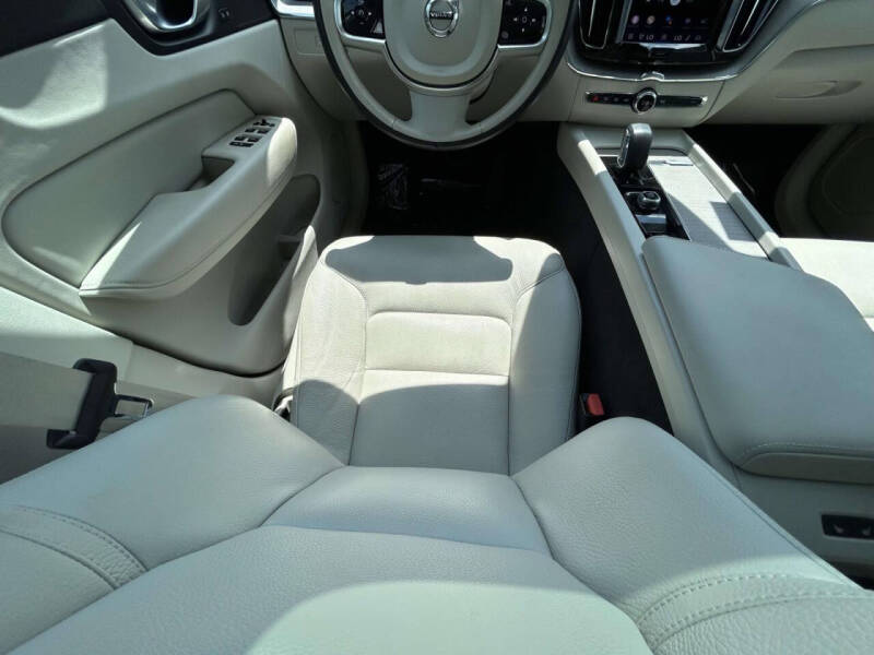 2023 Volvo XC60 B5 Plus Bright Theme