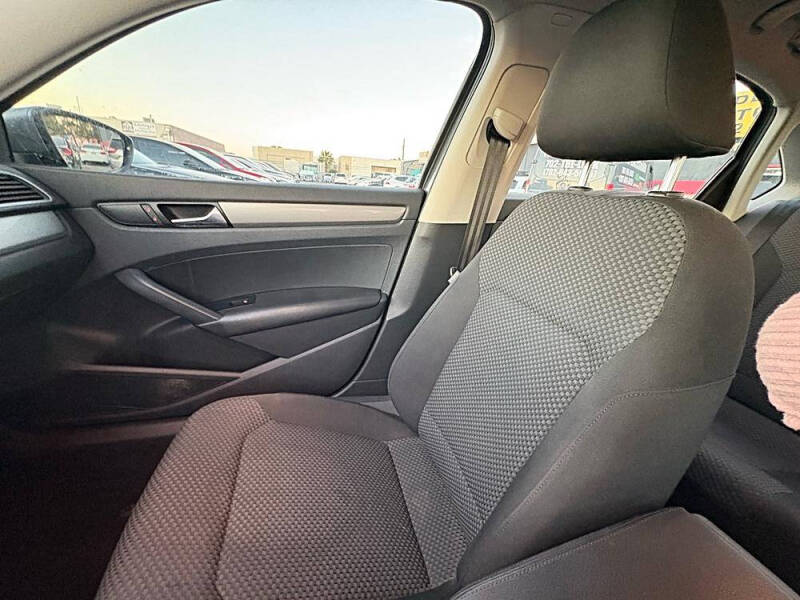 2012 Volkswagen Passat S PZEV