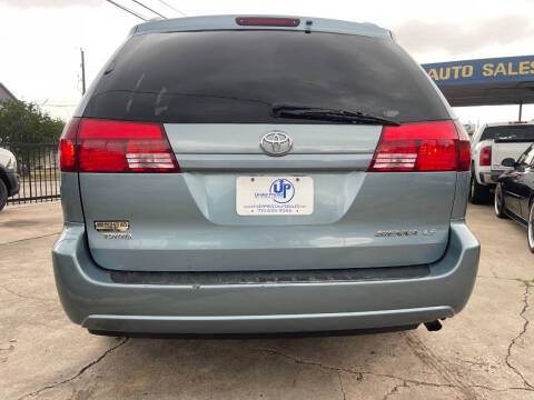2005 Toyota Sienna LE 8 Passenger