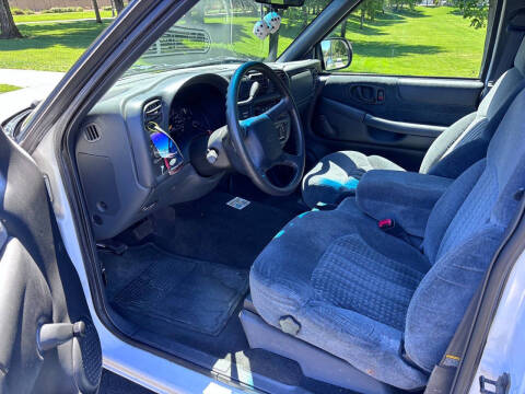 2000 Chevrolet S-10 LS