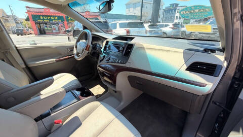 2012 Toyota Sienna XLE 7-Passenger