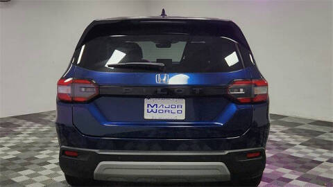 2024 Honda Pilot EX-L w/Rear Captain's Chairs