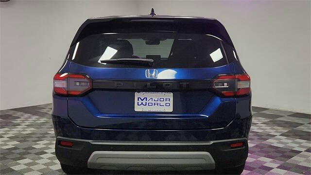 2024 Honda Pilot EX-L w/Rear Captain's Chairs