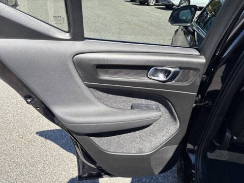 2025 Volvo XC40 B5 Plus Bright Theme