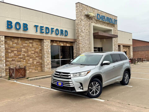 2018 Toyota Highlander for sale at BOB TEDFORD CHEVROLET in Farmersville TX