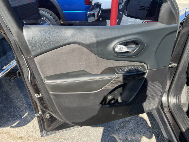 2014 Jeep Cherokee Sport