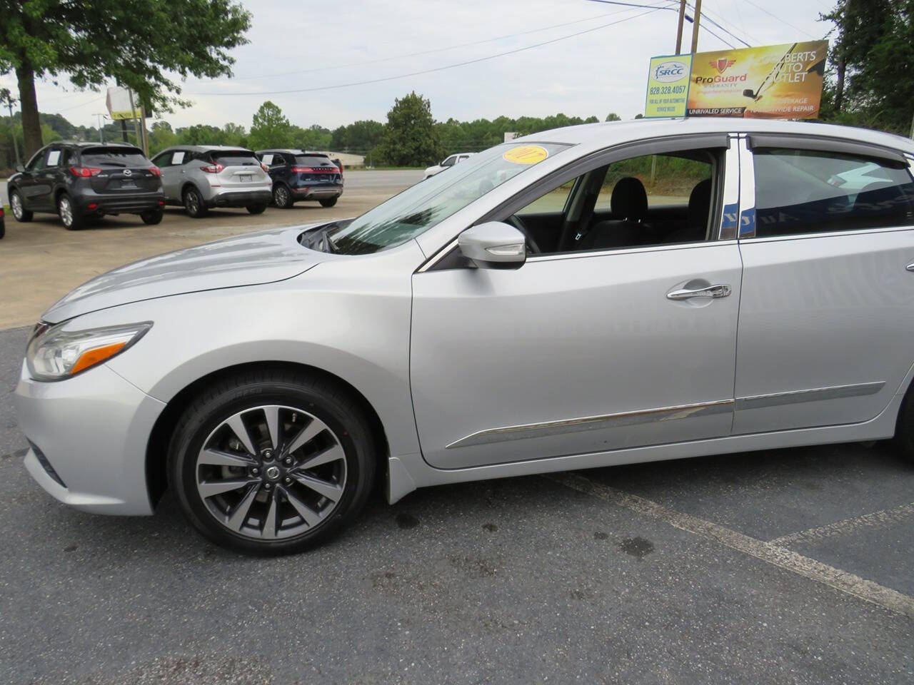 2017 Nissan Altima for sale at Colbert's Auto Outlet in Hickory, NC