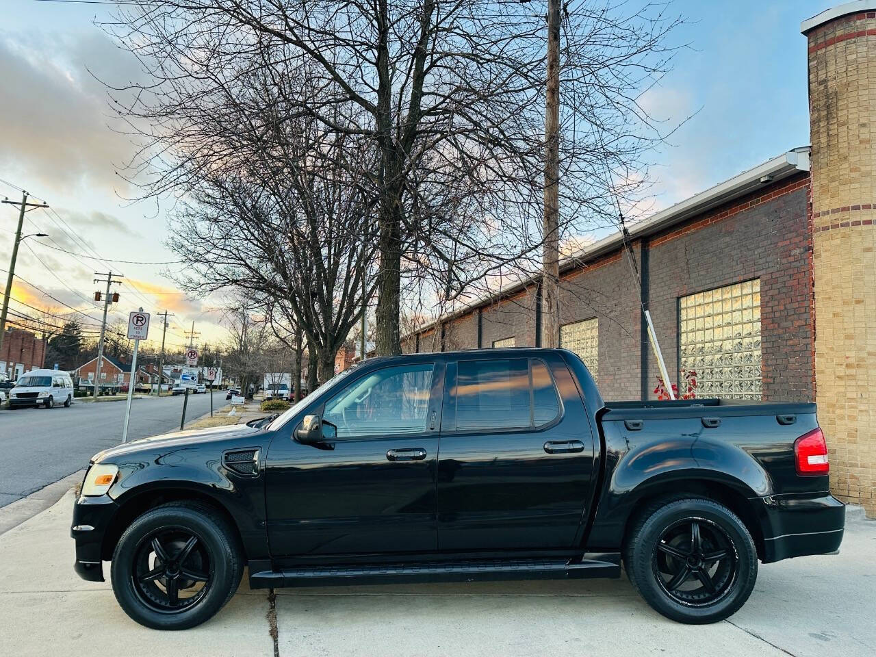 2010 Ford Explorer Sport Trac for sale at American Dream Motors in Winchester, VA